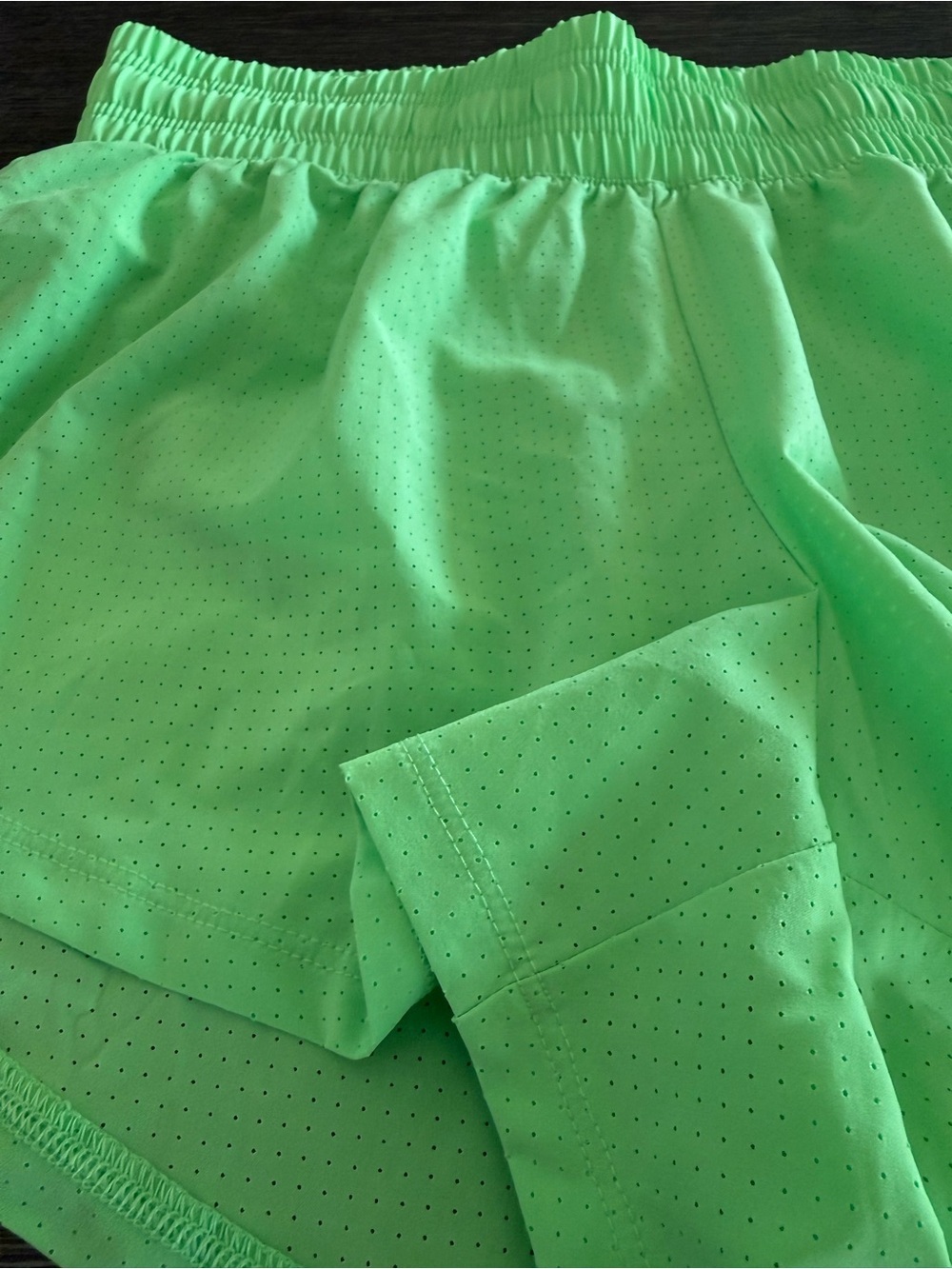 DICK'S Sporting Goods Women's High Rise Stride Shorts 2.0- Hyper Lime - Picture 6 of 7